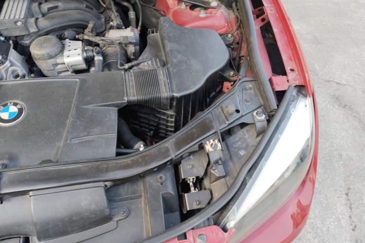 Used BMW X1 2013 sDrive18i Fashion Model Engine Bay Left