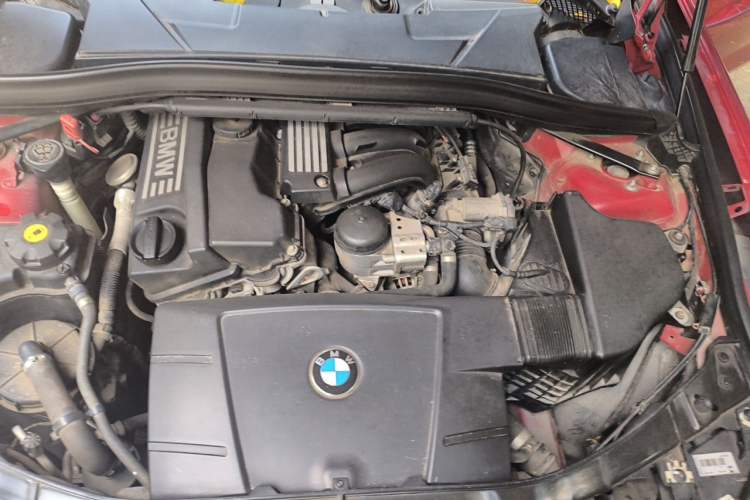 Used BMW X1 2013 sDrive18i Fashion Model Engine Bay