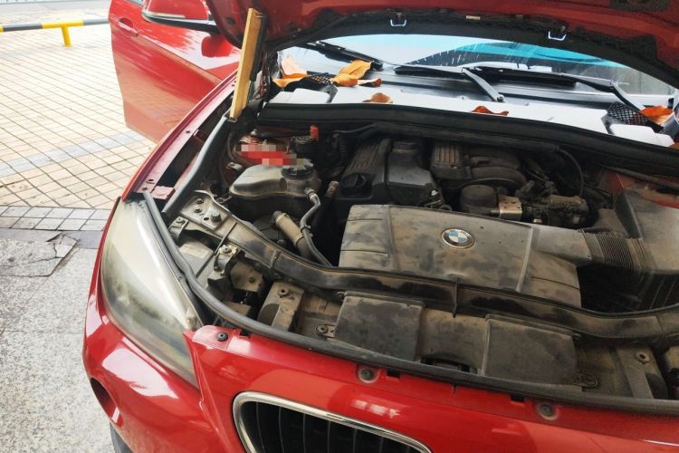 Used BMW X1 2013 sDrive18i Fashion Model Engine Bay Right