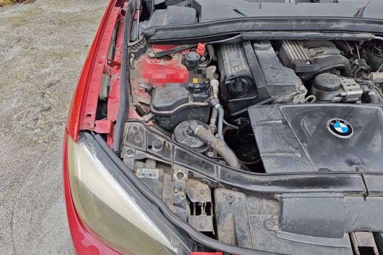 Used BMW X1 2013 sDrive18i Fashion Model Engine Bay Right