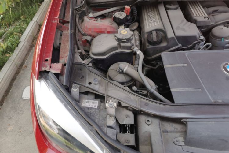 Used BMW X1 2013 sDrive18i Fashion Model Engine Bay Right