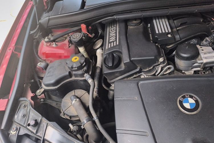 Used BMW X1 2013 sDrive18i Fashion Model Engine Bay Right
