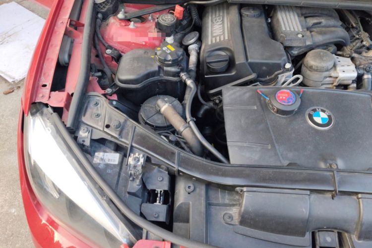 Used BMW X1 2013 sDrive18i Fashion Model Engine Bay Right