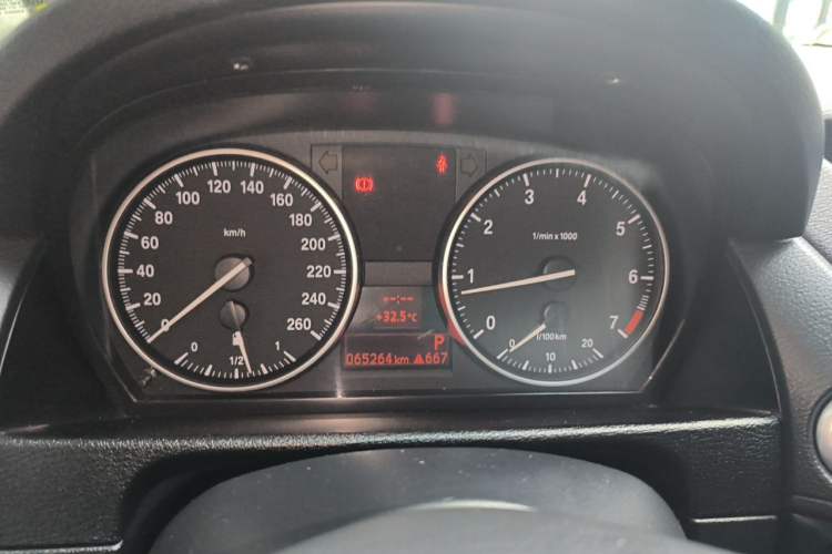 Used BMW X1 2013 sDrive18i Fashion Model Instrument Cluster