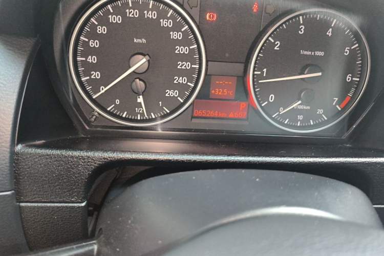 Used BMW X1 2013 sDrive18i Fashion Model Odometer Close Up