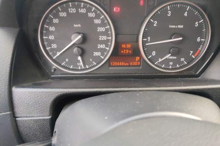 Used BMW X1 2013 sDrive18i Fashion Model Odometer Close Up