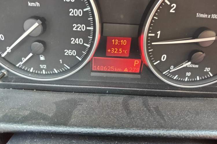 Used BMW X1 2013 sDrive18i Fashion Model Odometer Close Up