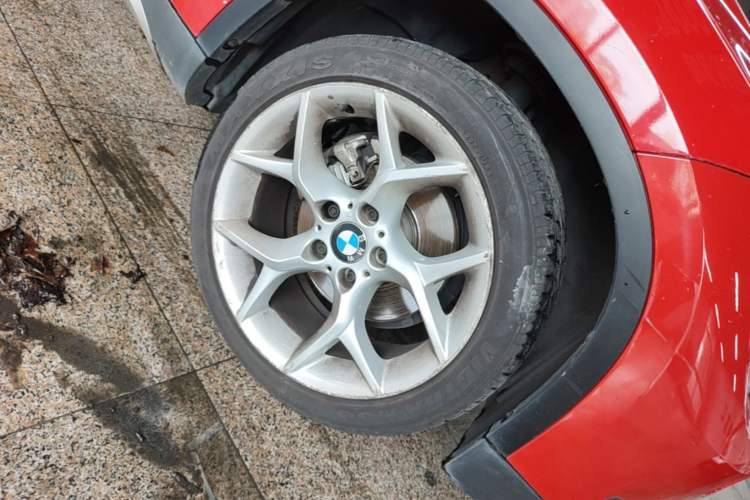Used BMW X1 2013 xDrive20i X Design Package Right Front Wheel Hub