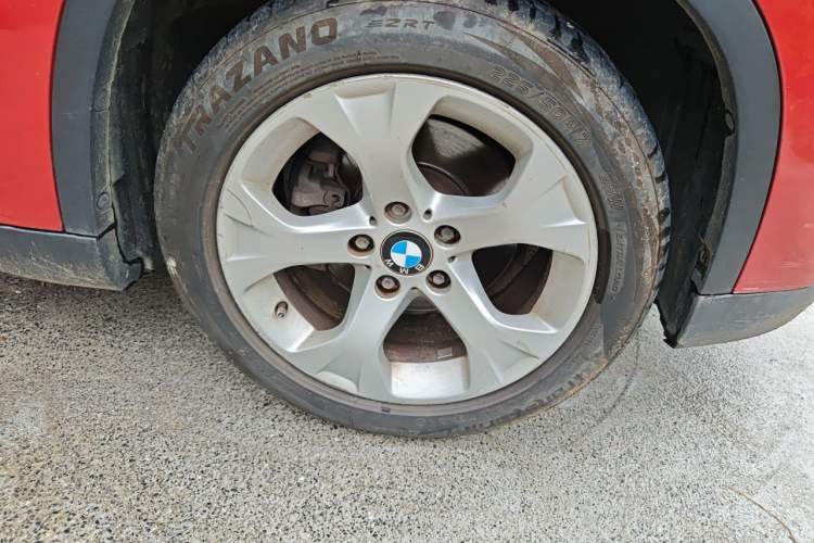 Used BMW X1 2013 sDrive18i Fashion Model Right Front Wheel Hub