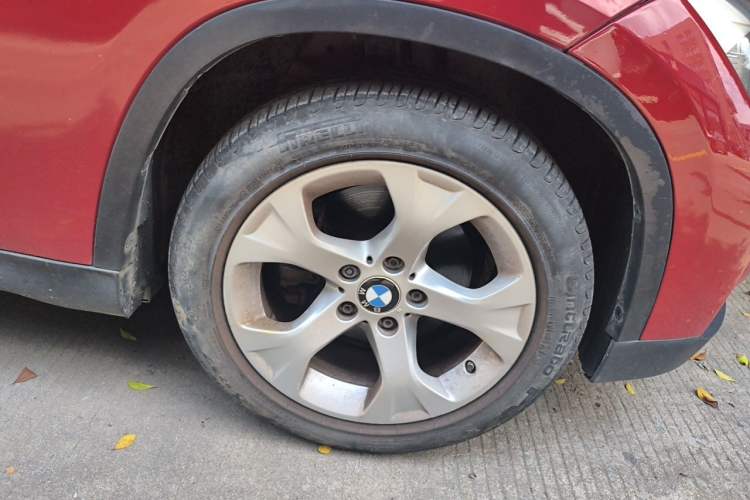 Used BMW X1 2013 sDrive18i Fashion Model Right Front Wheel Hub