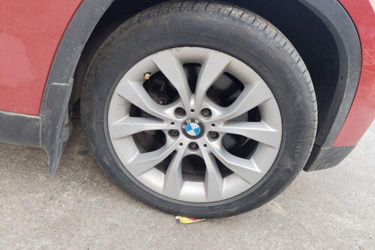 Used BMW X1 2013 sDrive18i Fashion Model Right Front Wheel Hub