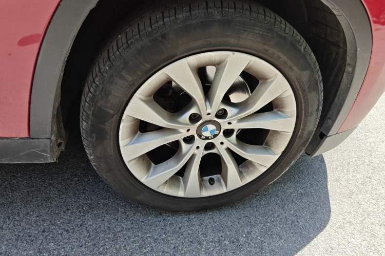 Used BMW X1 2013 sDrive18i Fashion Model Right Front Wheel Hub