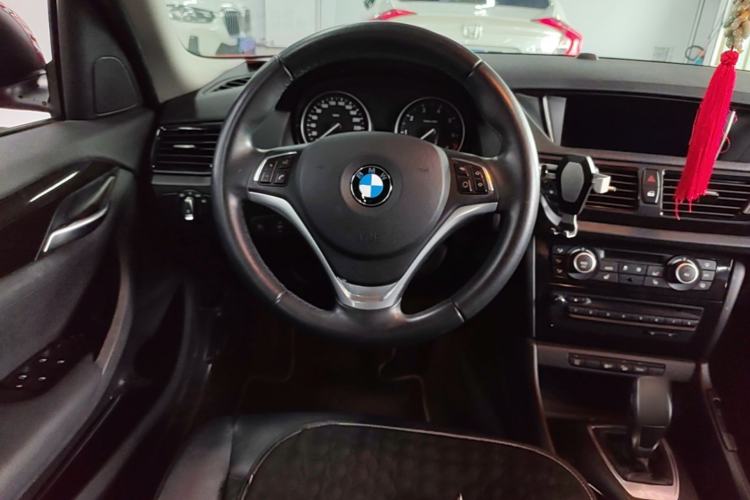 Used BMW X1 2013 xDrive20i X Design Package Steering Wheel
