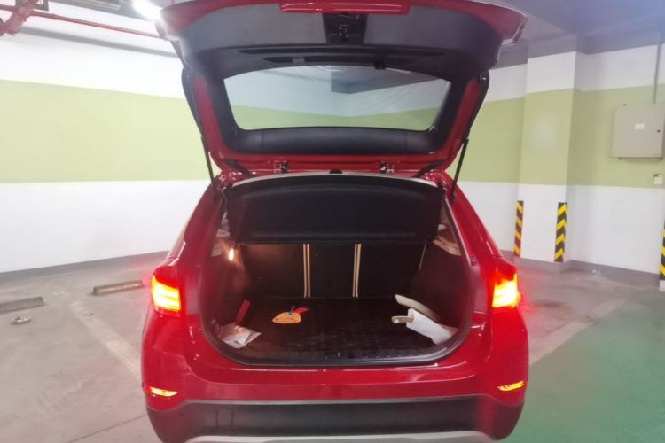 Used BMW X1 2013 sDrive18i Leading Model Trunk