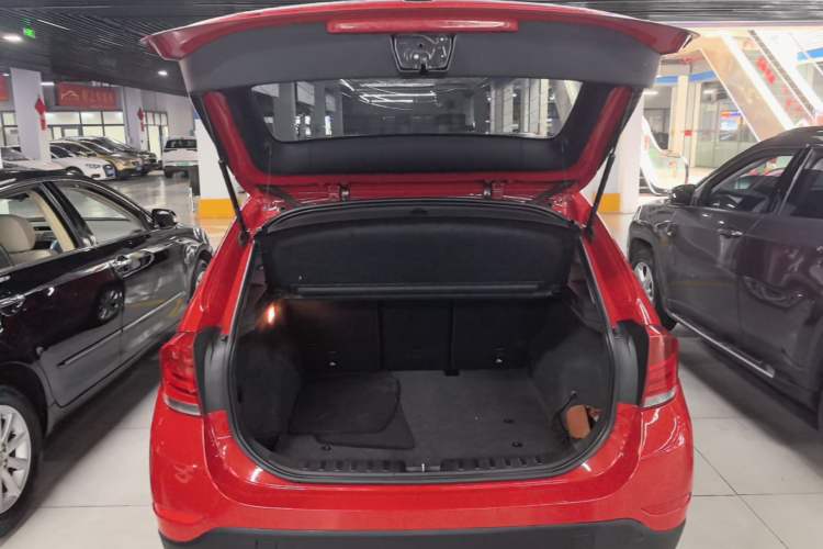 Used BMW X1 2013 sDrive18i Leading Model Trunk
