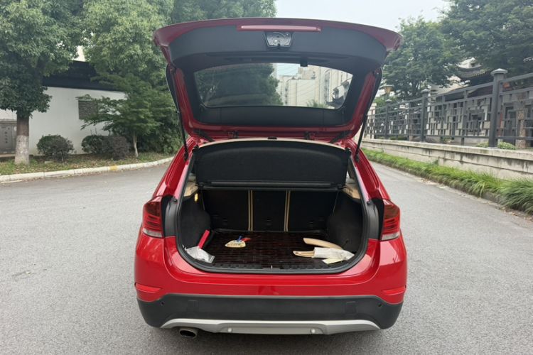 Used BMW X1 2013 sDrive18i Leading Model Trunk