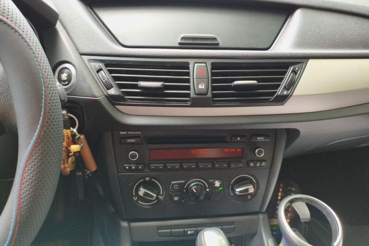 Used BMW X1 2013 sDrive18i Fashion Model Audio And AC Panel