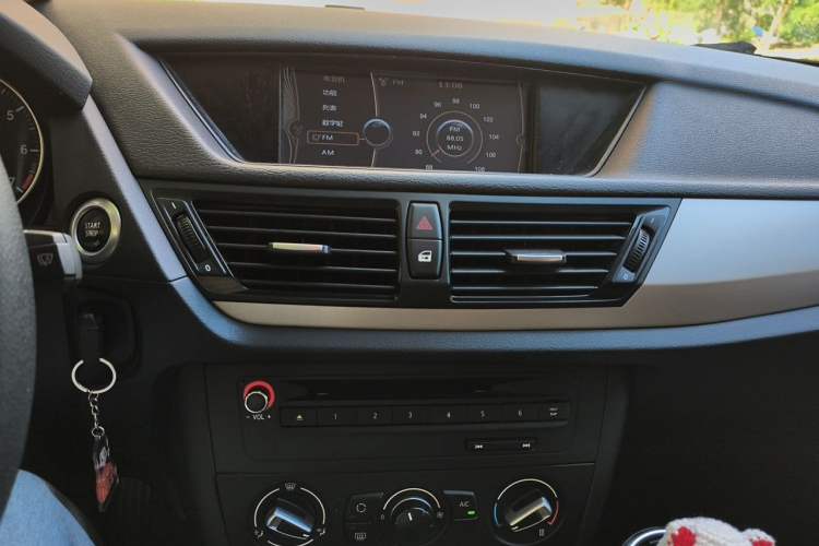 Used BMW X1 2013 sDrive18i Fashion Model Audio And AC Panel