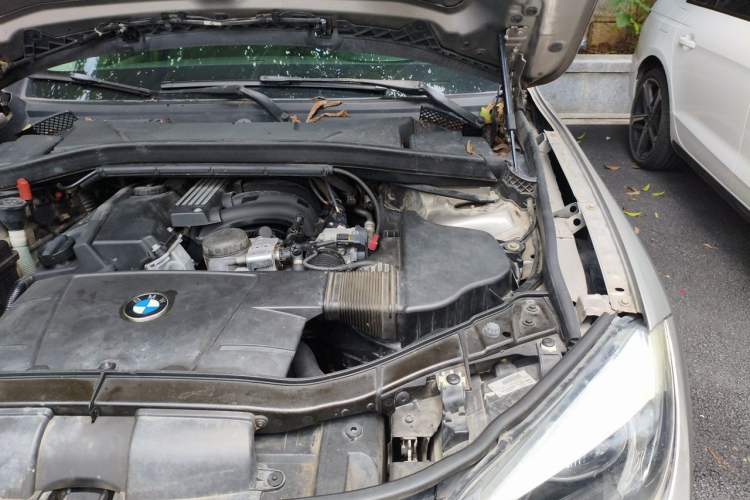 Used BMW X1 2013 sDrive18i Fashion Model Engine Bay Left
