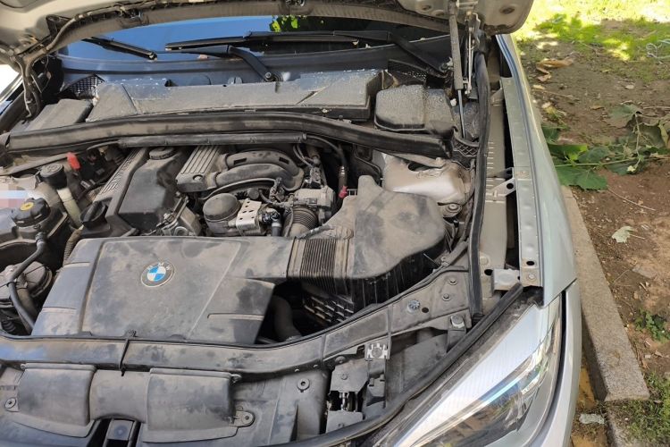 Used BMW X1 2013 sDrive18i Fashion Model Engine Bay Left