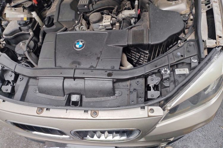 Used BMW X1 2013 sDrive18i Fashion Model Engine Bay