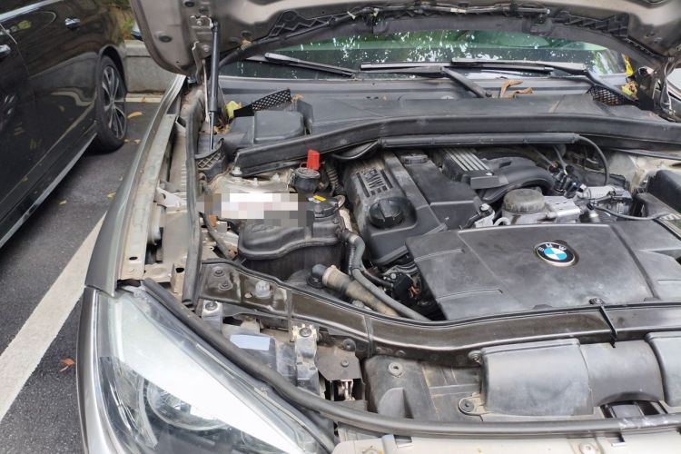 Used BMW X1 2013 sDrive18i Fashion Model Engine Bay Right
