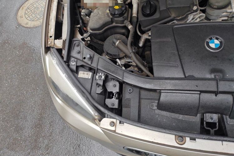 Used BMW X1 2013 sDrive18i Fashion Model Engine Bay Right