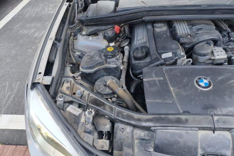 Used BMW X1 2013 sDrive18i Leading Model Engine Bay Right