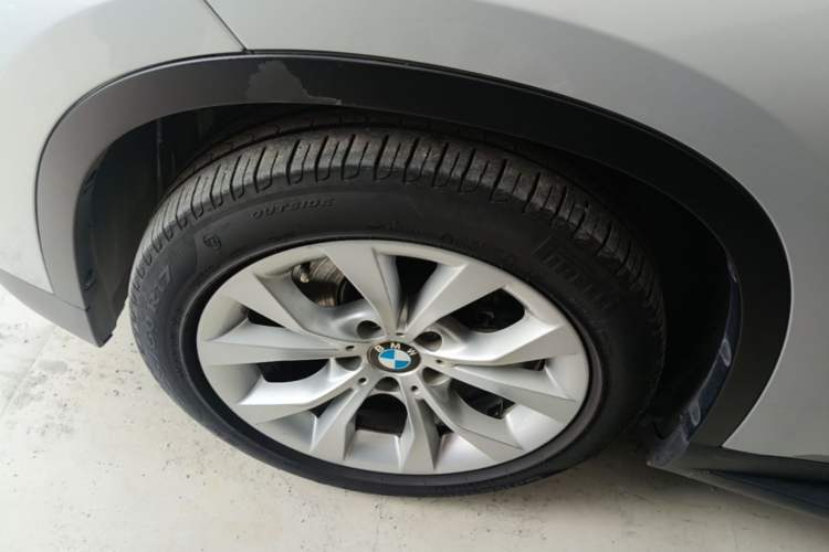 Used BMW X1 2013 sDrive18i Fashion Model Left Front Wheel Hub