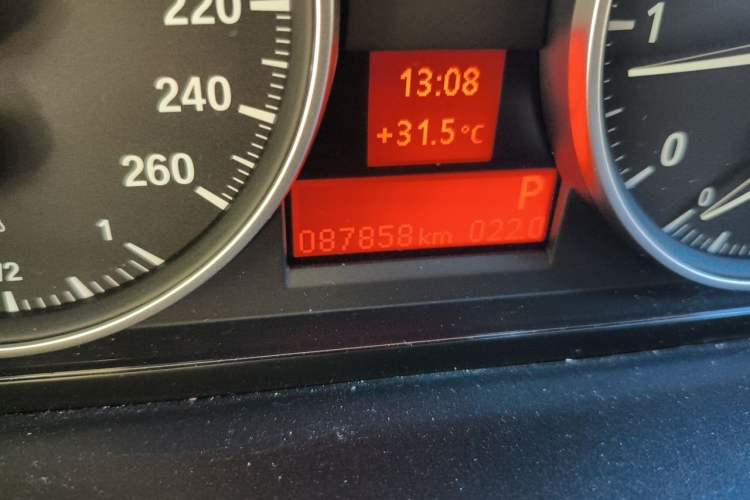 Used BMW X1 2013 sDrive18i Fashion Model Odometer Close Up