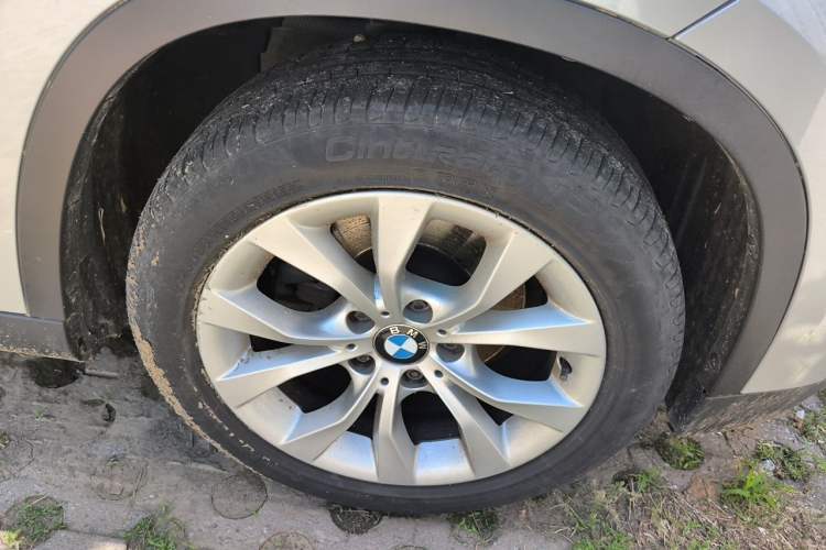 Used BMW X1 2013 sDrive18i Fashion Model Right Front Wheel Hub