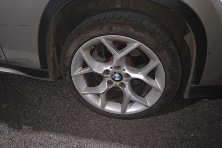 Used BMW X1 2013 xDrive20i X Design Package Right Front Wheel Hub