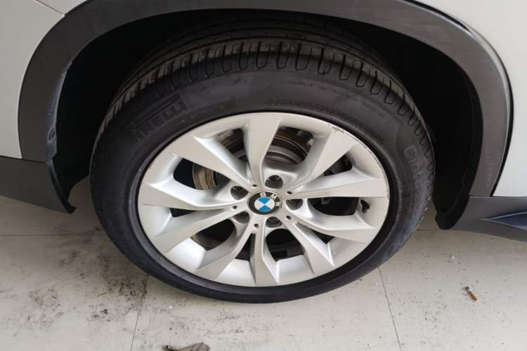 Used BMW X1 2013 sDrive18i Fashion Model Right Rear Wheel Hub