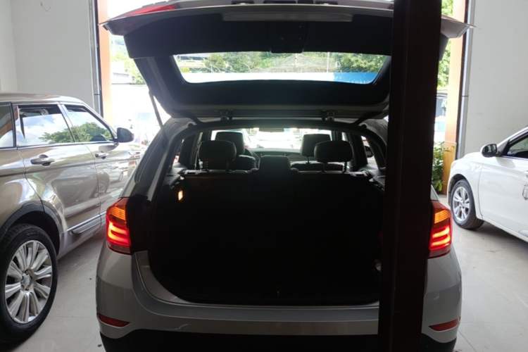 Used BMW X1 2013 sDrive18i Fashion Model Trunk