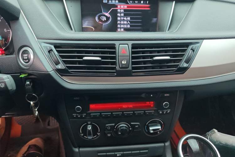Used BMW X1 2013 sDrive18i Fashion Model Audio And AC Panel