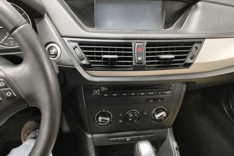 Used BMW X1 2013 sDrive18i Fashion Model Audio And AC Panel