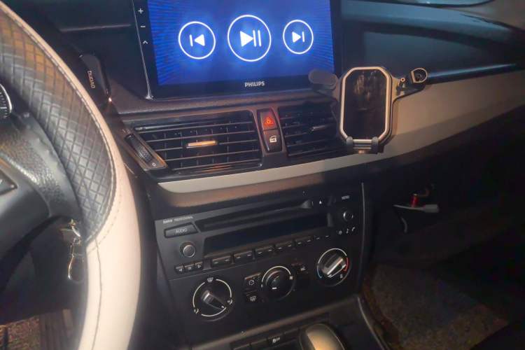 Used BMW X1 2013 sDrive18i Fashion Model Audio And AC Panel
