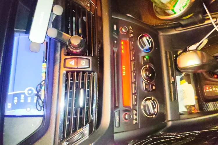 Used BMW X1 2013 sDrive18i Fashion Model Audio And AC Panel