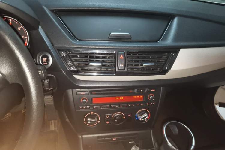 Used BMW X1 2013 sDrive18i manual model Audio And AC Panel
