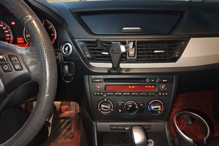 Used BMW X1 2013 sDrive18i Fashion Model Audio And AC Panel