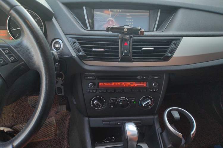 Used BMW X1 2013 sDrive18i Fashion Model Audio And AC Panel