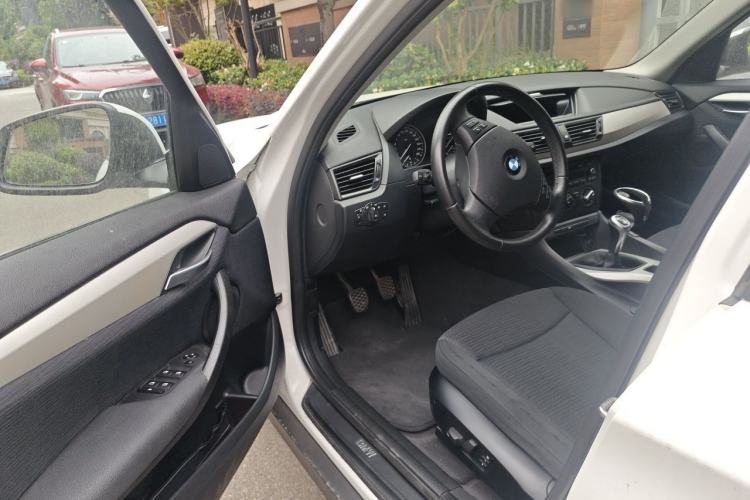 Used BMW X1 2013 sDrive18i manual model Driver Seat