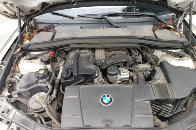 Used BMW X1 2013 sDrive18i Fashion Model Engine Bay