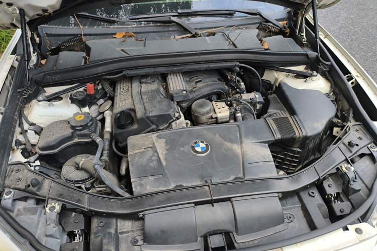 Used BMW X1 2013 sDrive18i Fashion Model Engine Bay