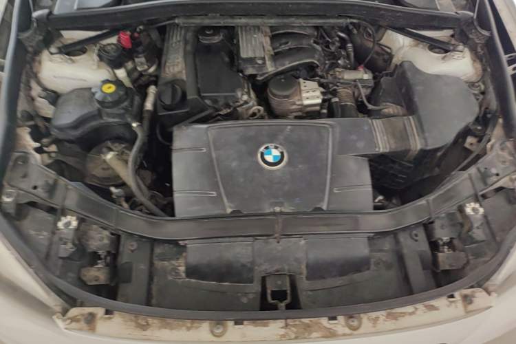 Used BMW X1 2013 sDrive18i Fashion Model Engine Bay