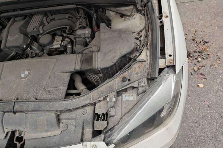 Used BMW X1 2013 sDrive18i Fashion Model Engine Bay Left