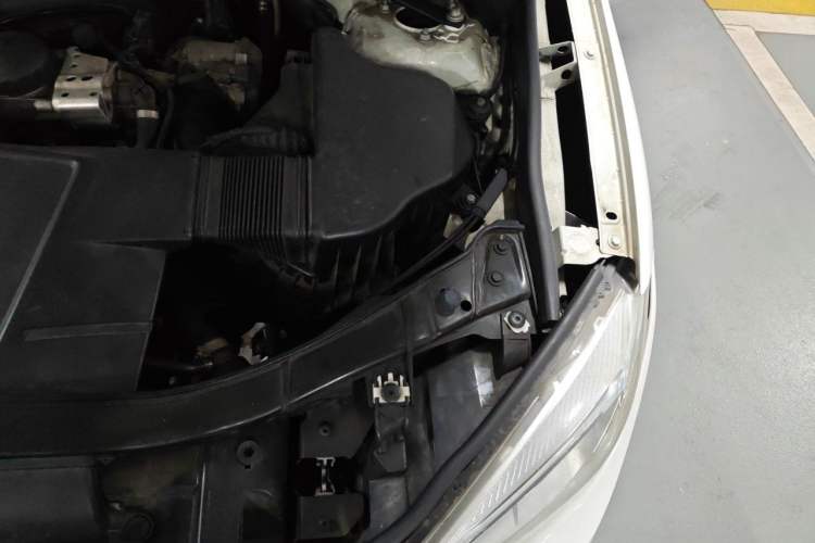 Used BMW X1 2013 sDrive18i Sport Design Package Engine Bay Left