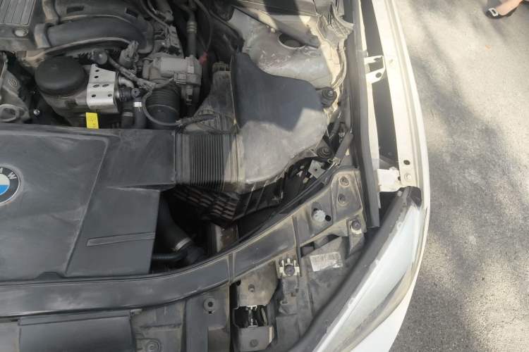Used BMW X1 2013 sDrive18i Fashion Model Engine Bay Left