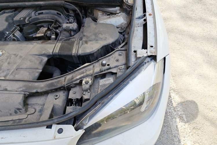 Used BMW X1 2013 sDrive18i Fashion Model Engine Bay Left
