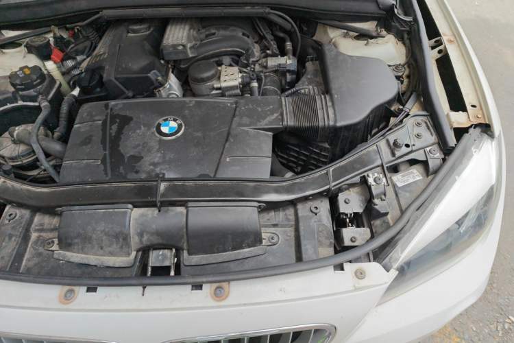 Used BMW X1 2013 sDrive18i Fashion Model Engine Bay Left